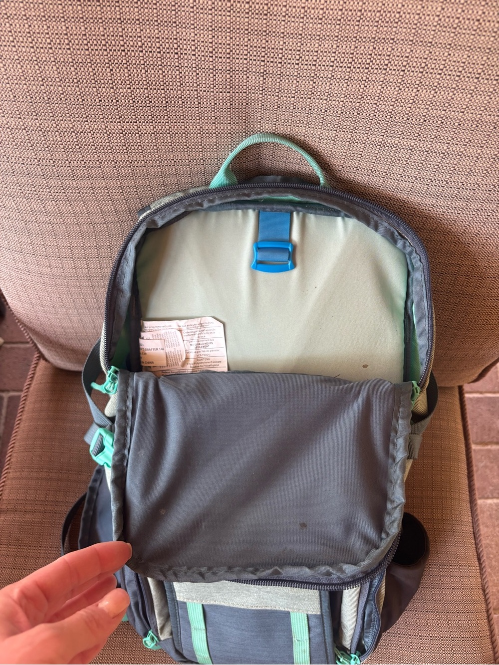 Dakine Women’s Green Canvas Backpack with Teal Accents 14 liter - Picture 2 of 15